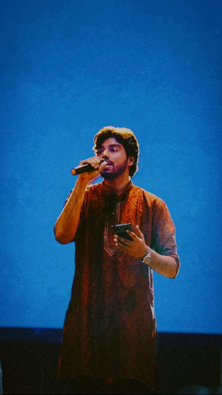 Victor singing on stage at ACE Engineering College